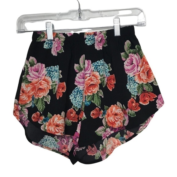 Ambiance Apparel Black Floral Pull On Shorts - Picture 1 of 10